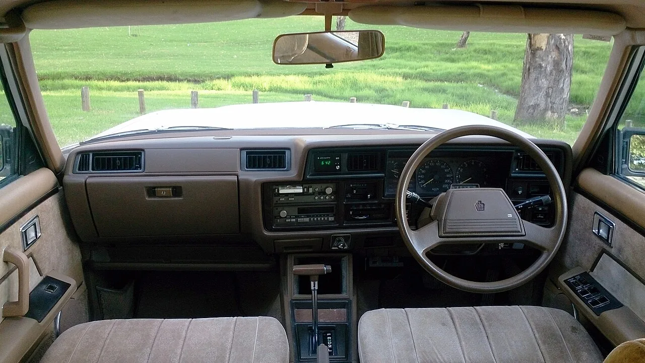 Toyota Crown S110, interior