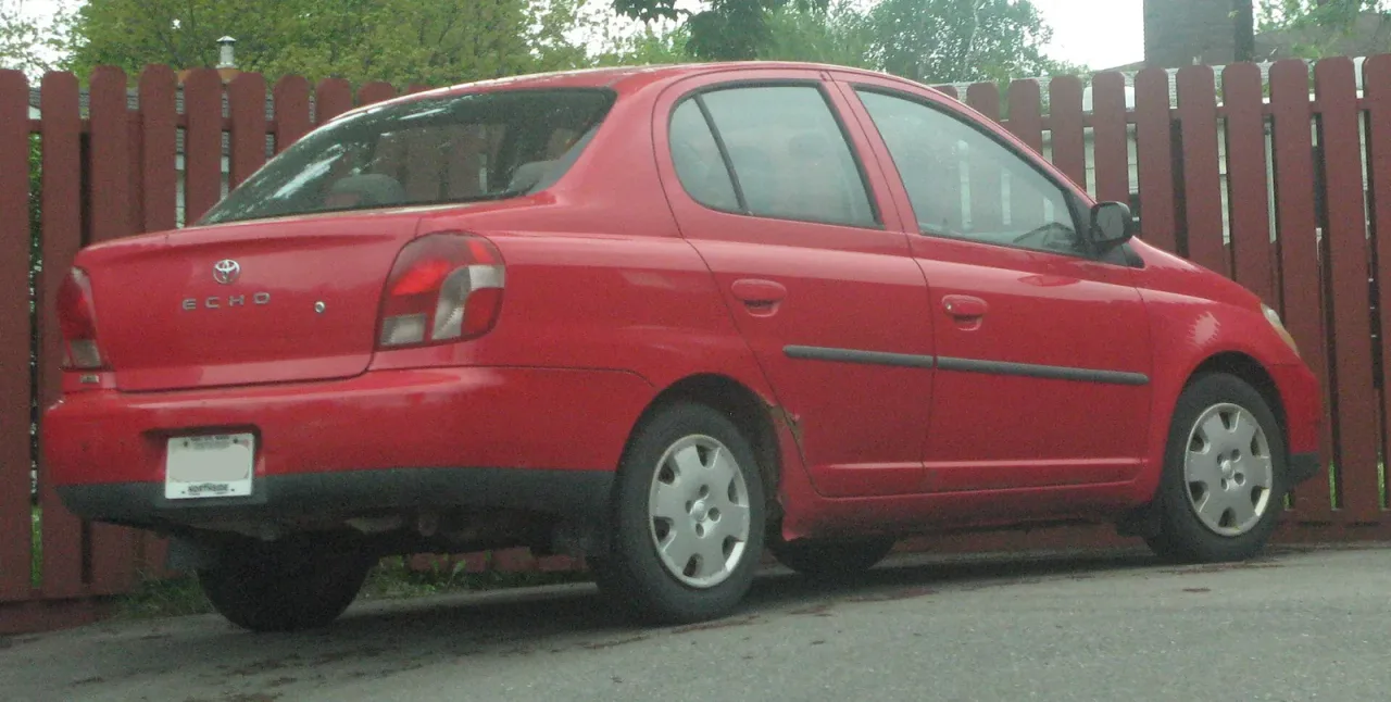 Toyota Echo, rear