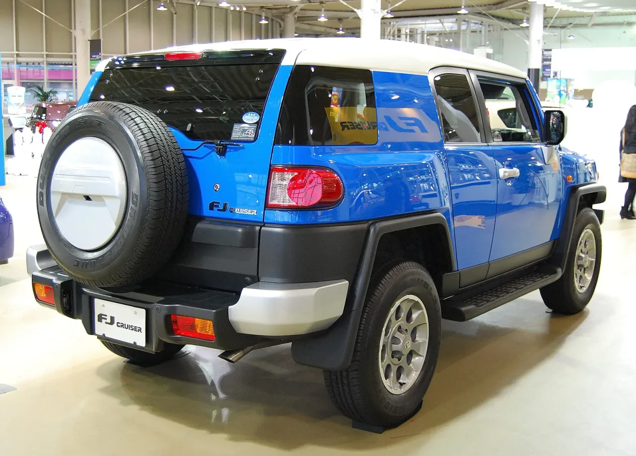 Toyota FJ Cruiser, rear