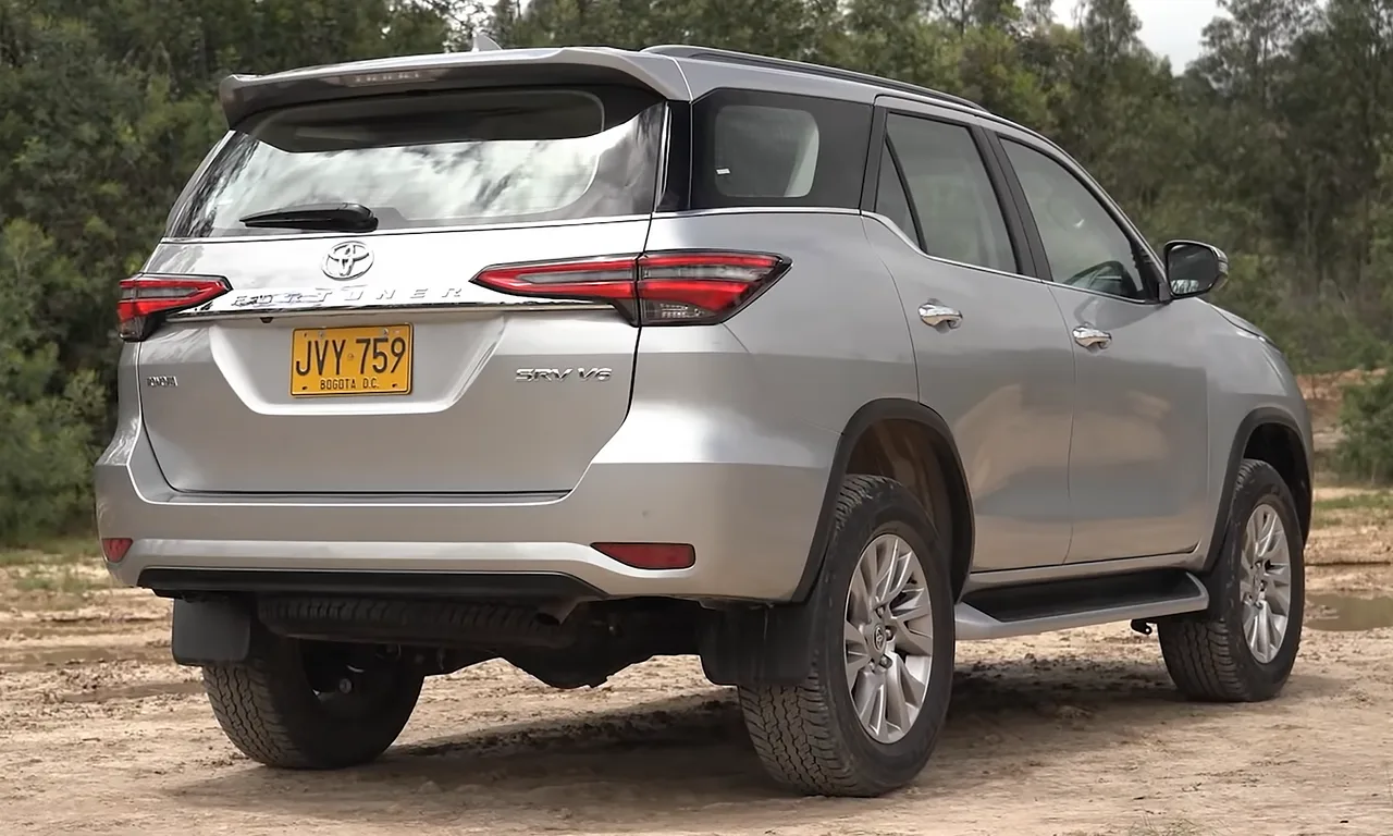 Toyota Fortuner AN150 / AN160, rear