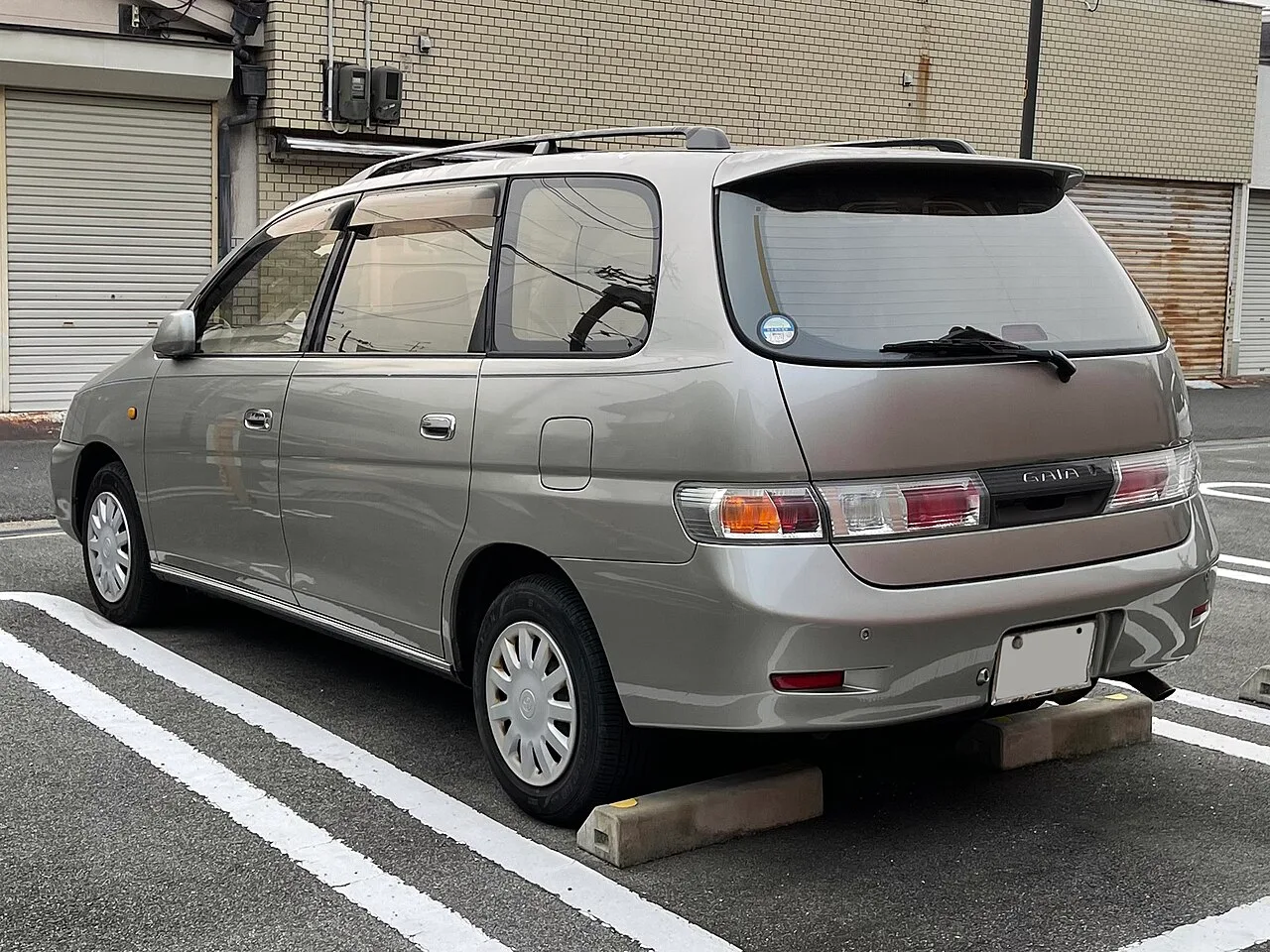 Toyota Gaia XM10, rear