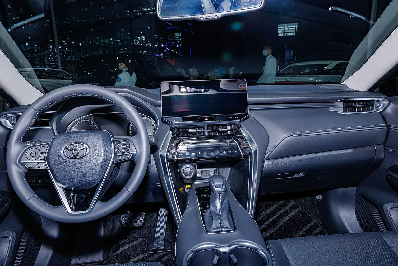 Toyota Harrier XU80 / Venza, interior