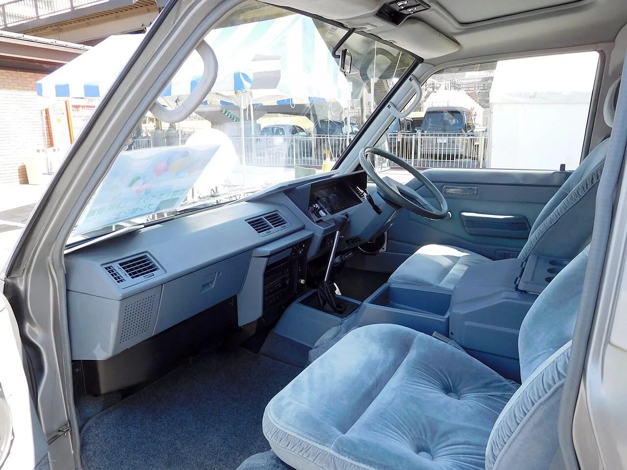 Toyota HiAce, interior