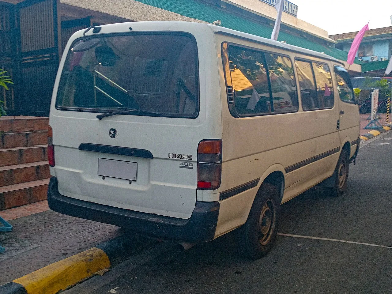 Toyota HiAce, rear