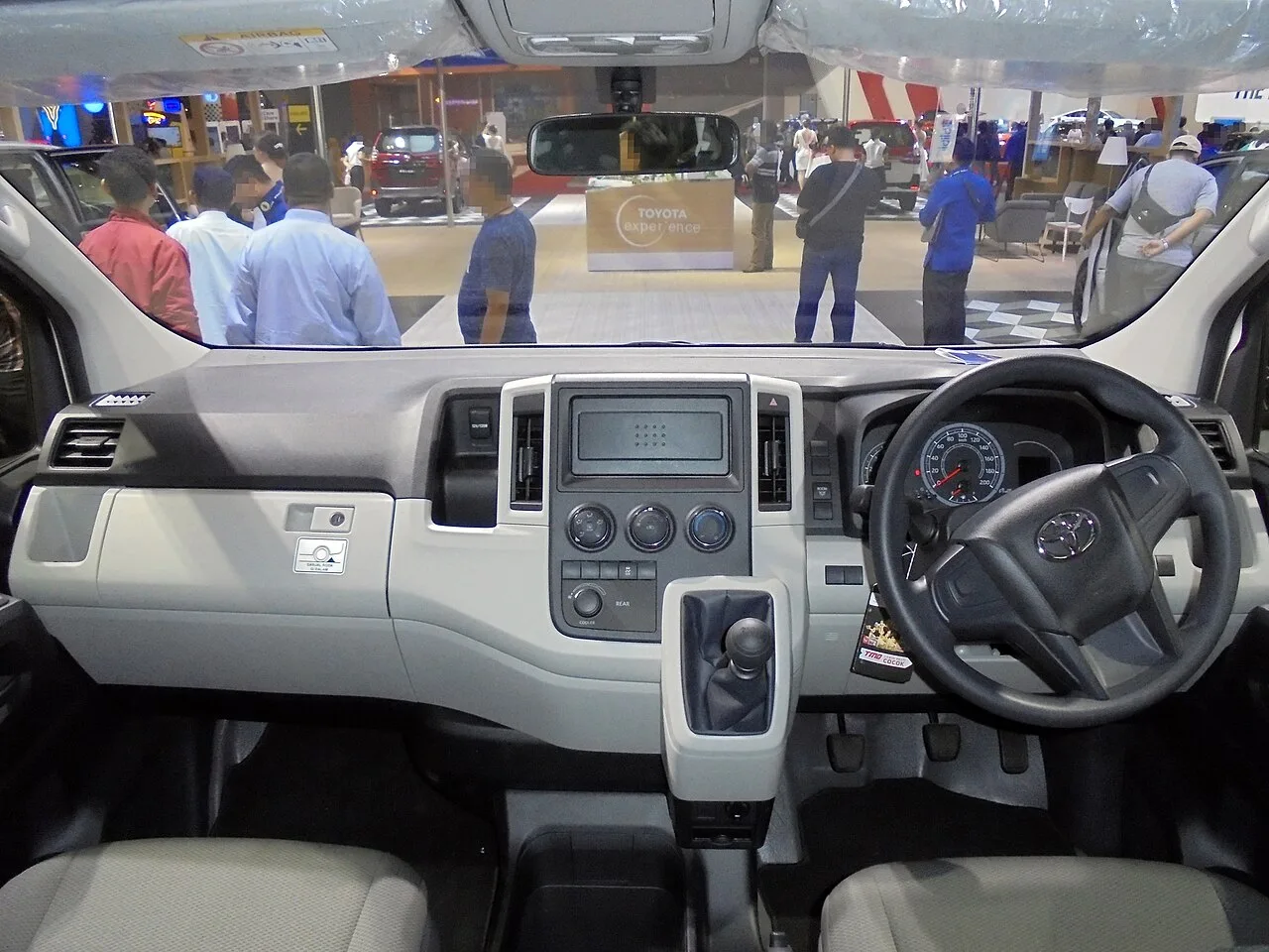 Toyota HiAce, interior