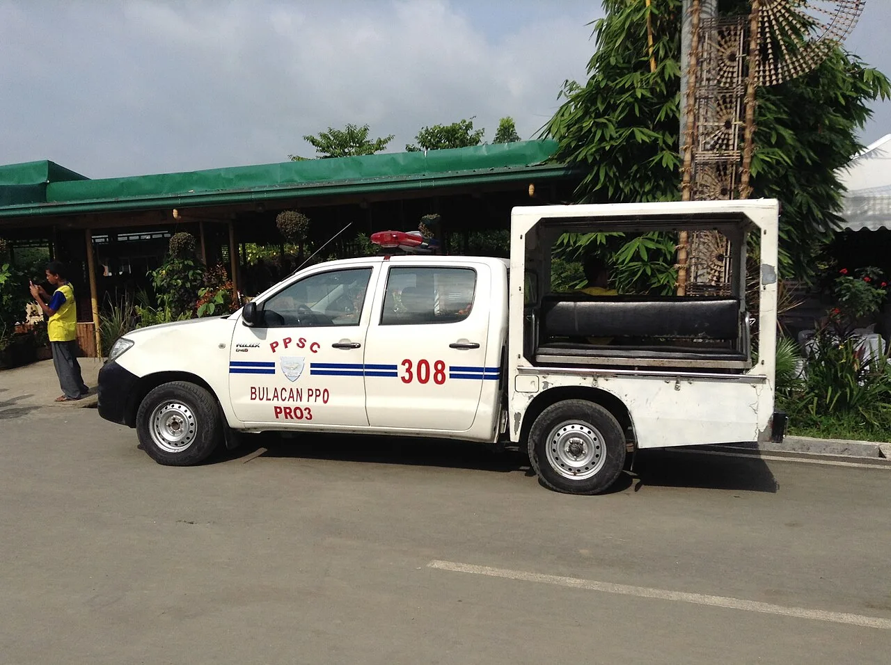 Toyota Hilux N30 / N40, side