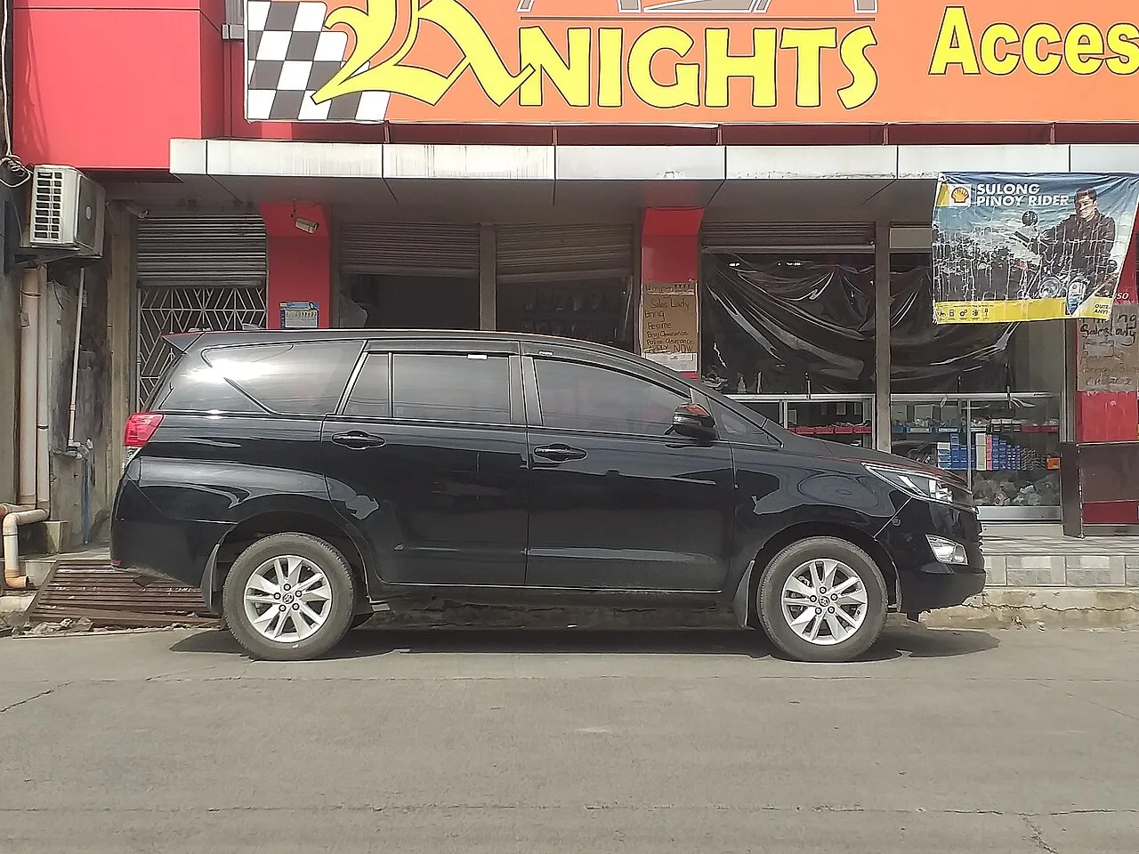 Toyota Innova AN140 / Innova Crysta, side
