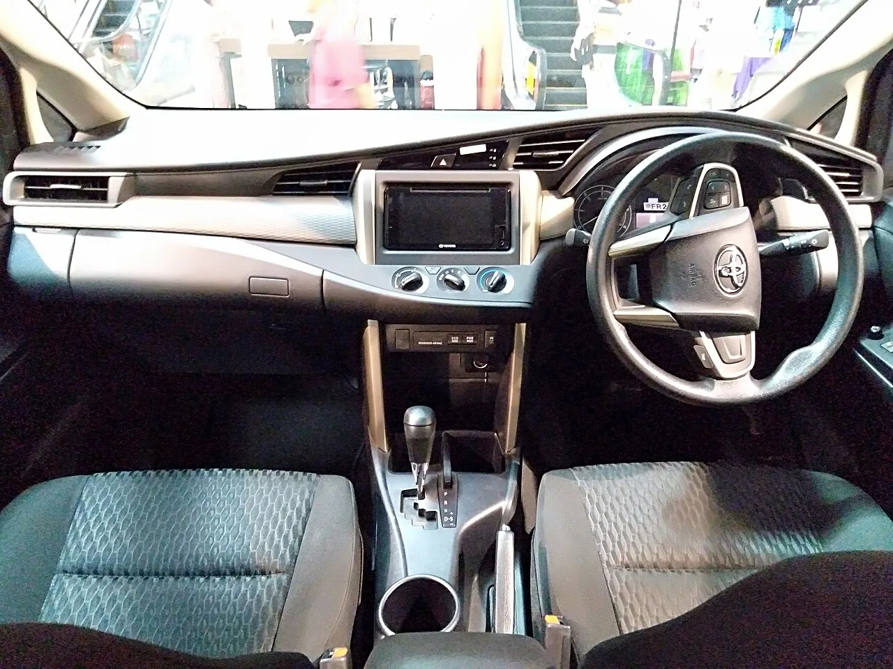 Toyota Innova Zenix / Innova HyCross AG10, interior