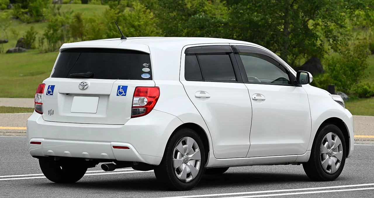 Toyota Ist XP110, rear