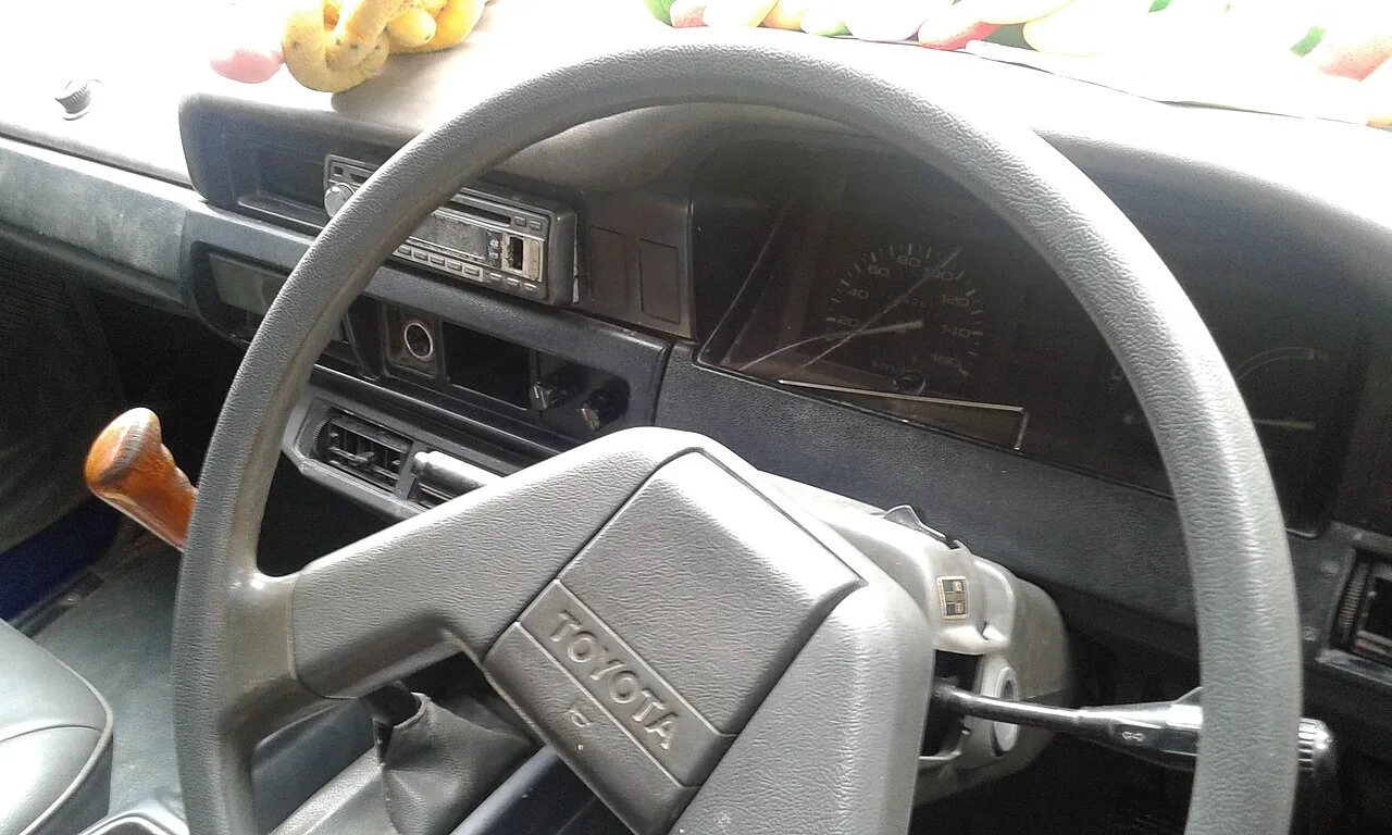 Toyota Kijang F10, interior