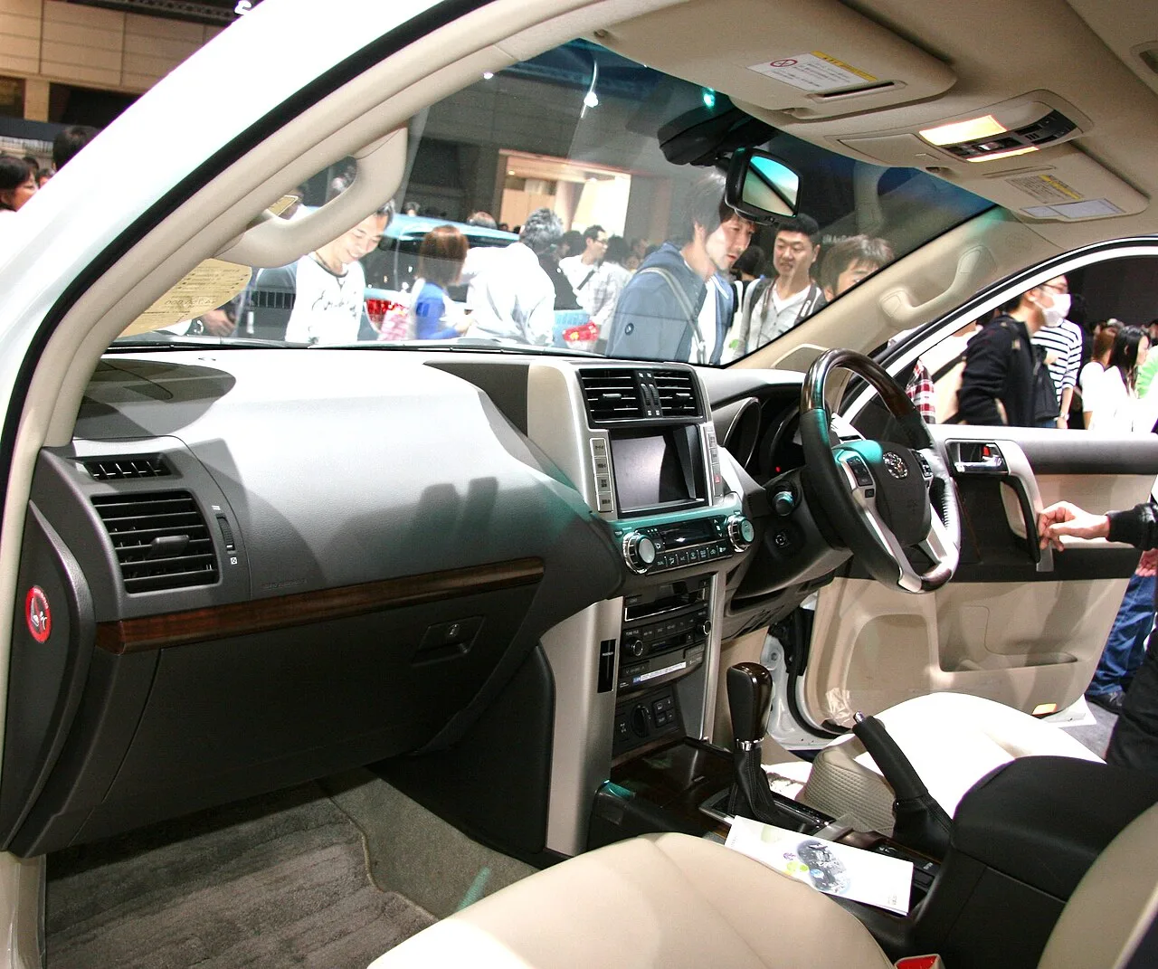 Toyota Land Cruiser Prado, interior