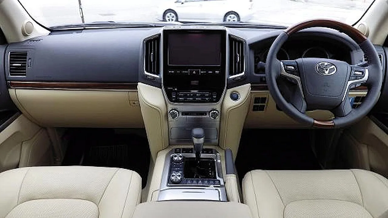 Toyota Land Cruiser, interior