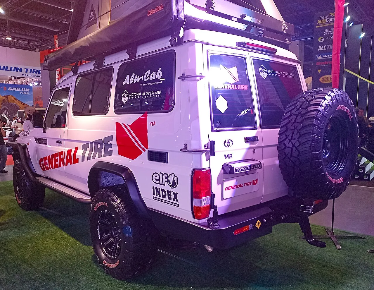 Toyota Land Cruiser, rear