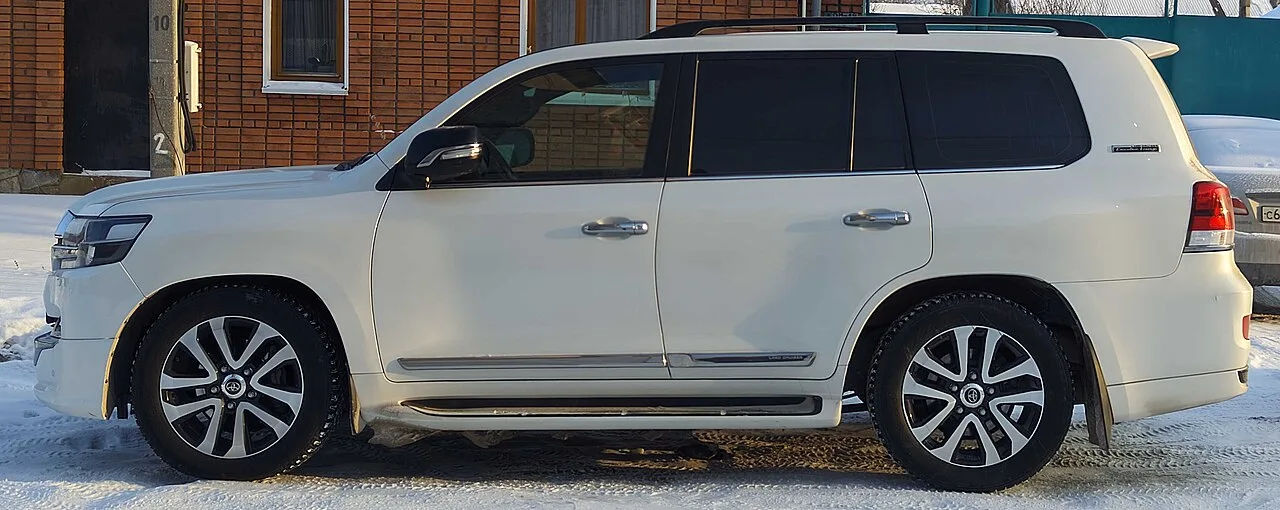 Toyota Land Cruiser, side