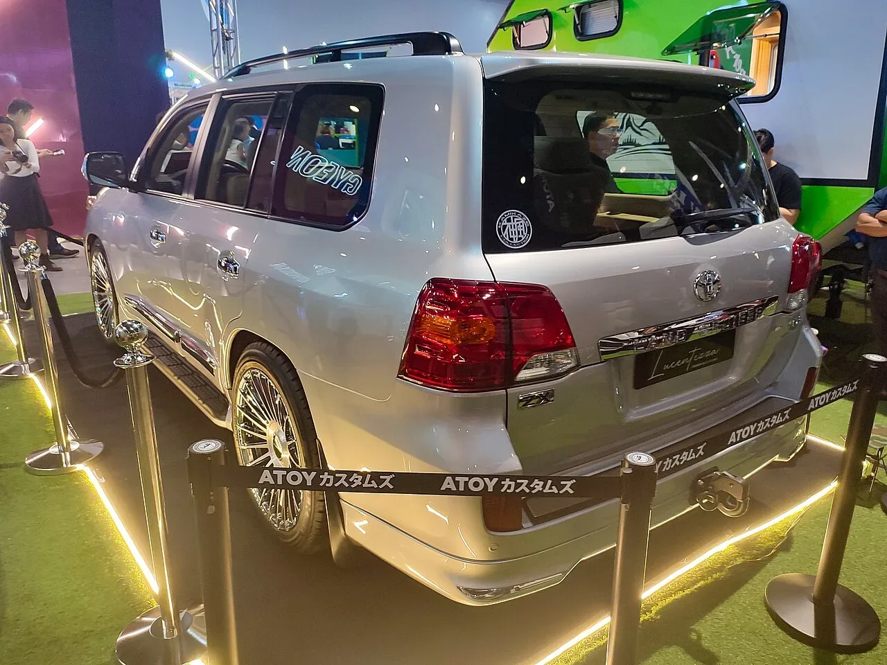 Toyota Land Cruiser, rear