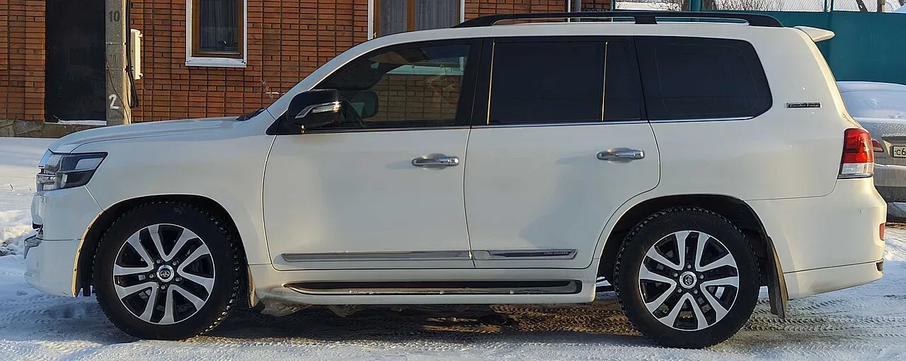 Toyota Land Cruiser, side