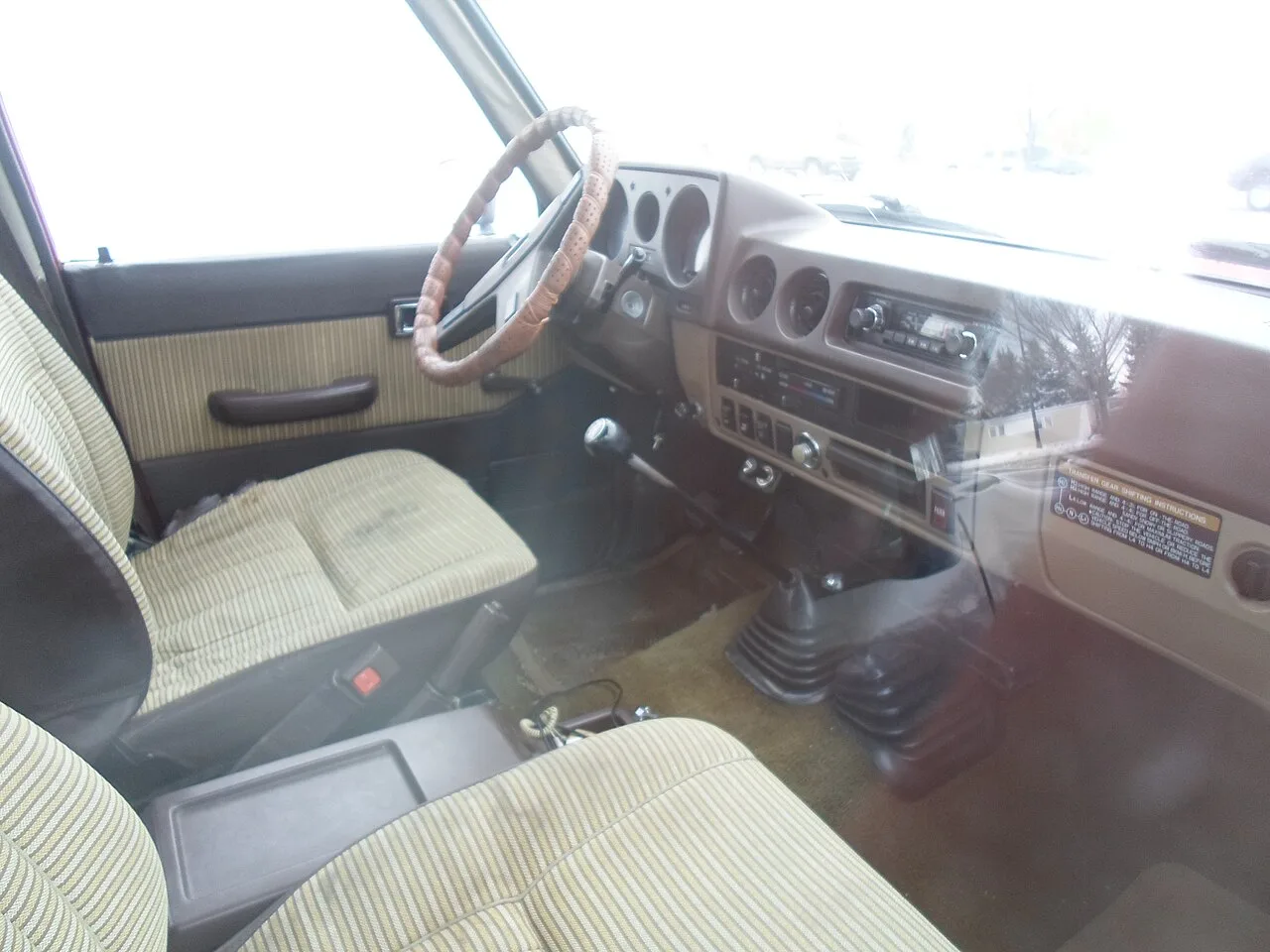 Toyota Land Cruiser, interior