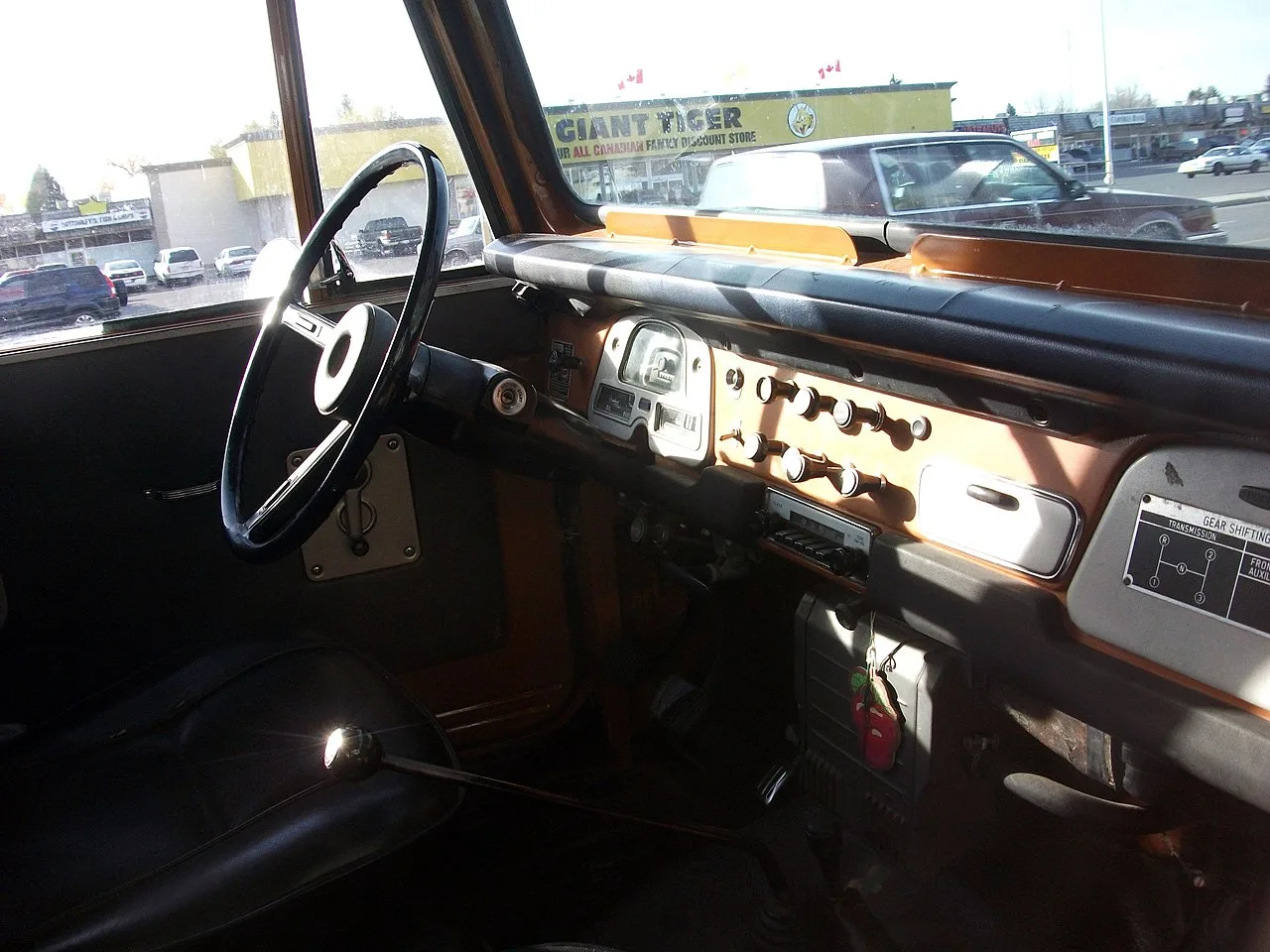 Toyota Land Cruiser, interior