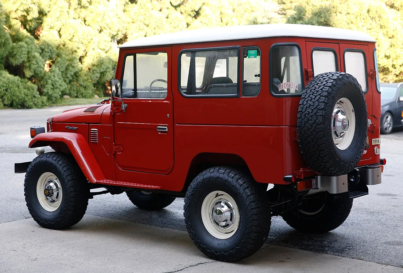 Toyota Land Cruiser, rear