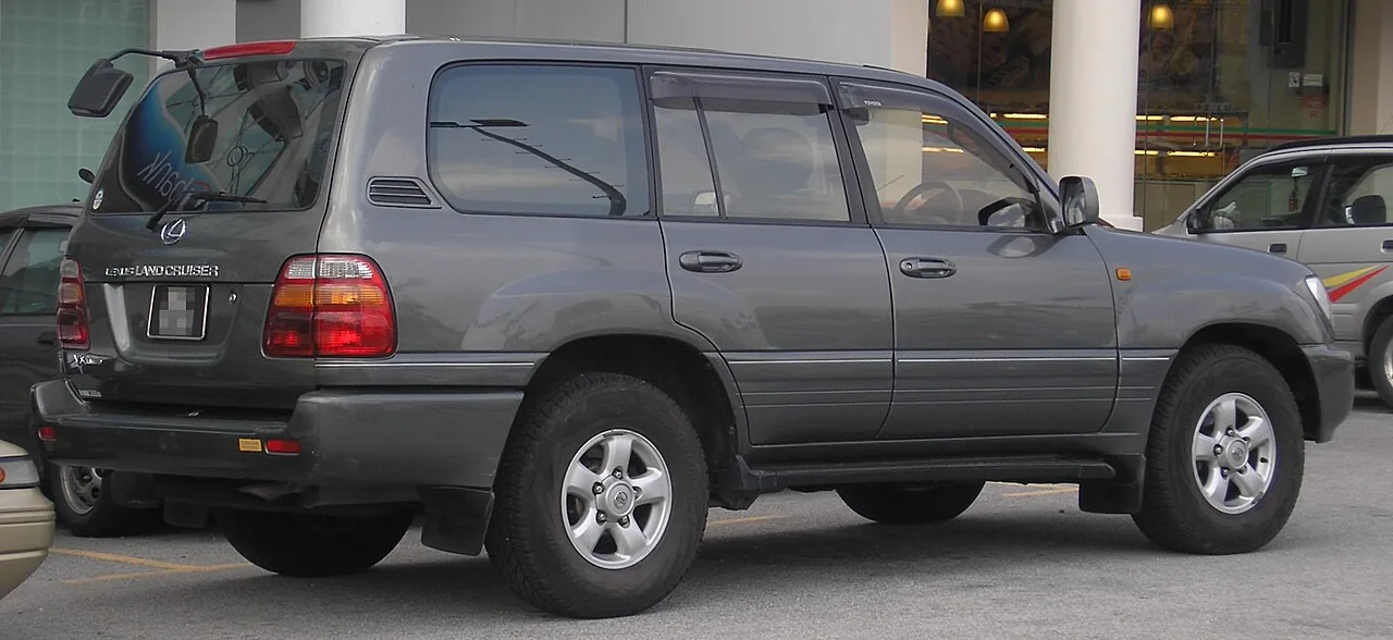 Toyota Land Cruiser, rear