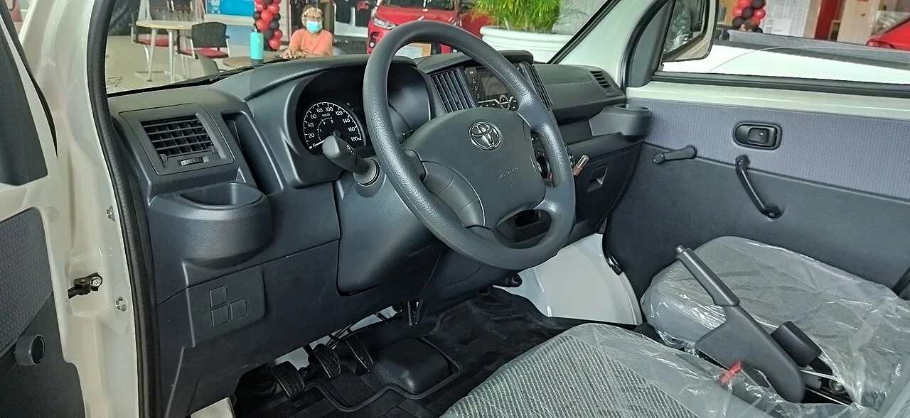 Toyota LiteAce M20, interior