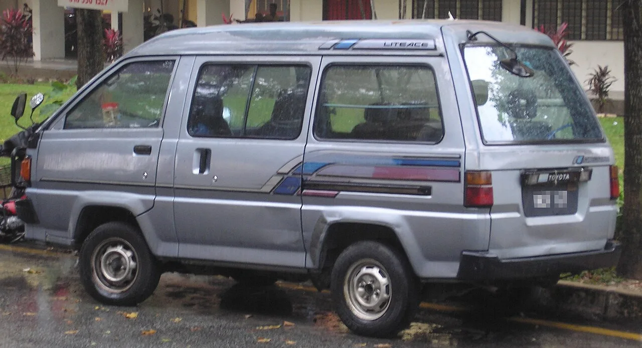 Toyota LiteAce M10, rear