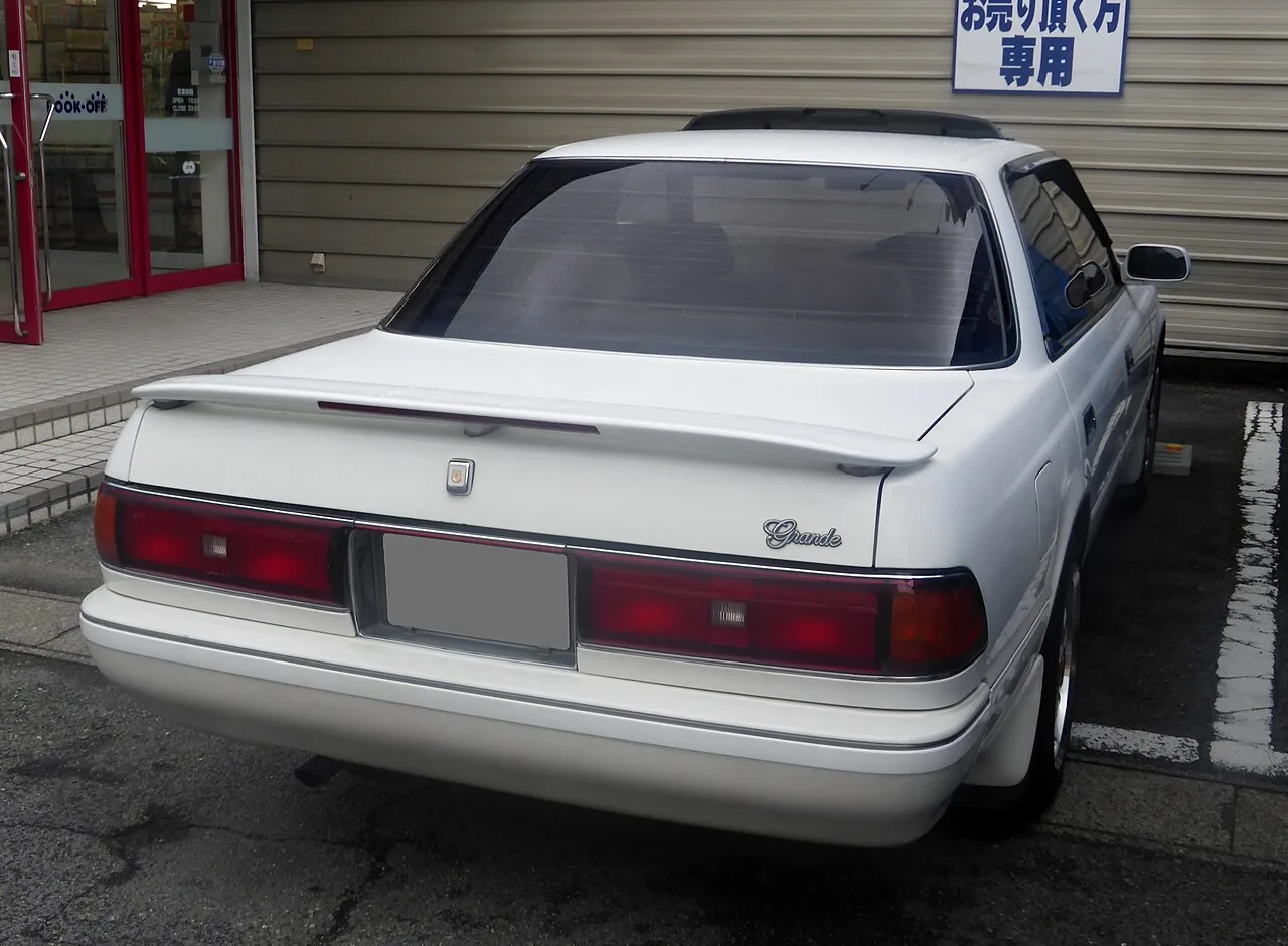 Toyota Mark II X80, rear