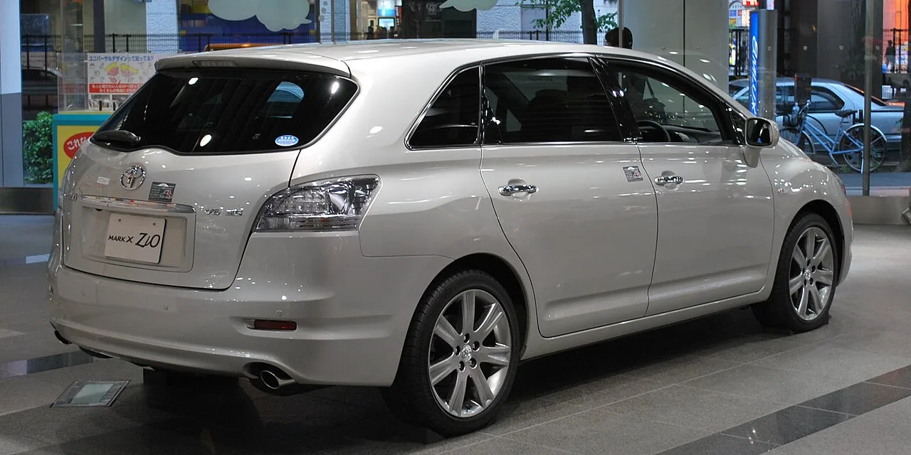 Toyota Mark X ZiO AA10, rear