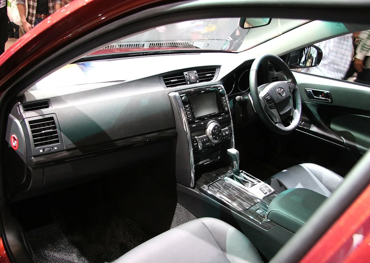 Toyota Mark X, interior