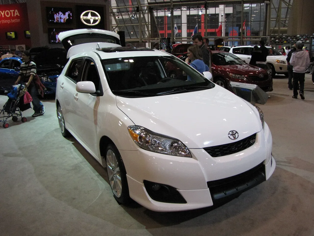 Toyota Matrix, side