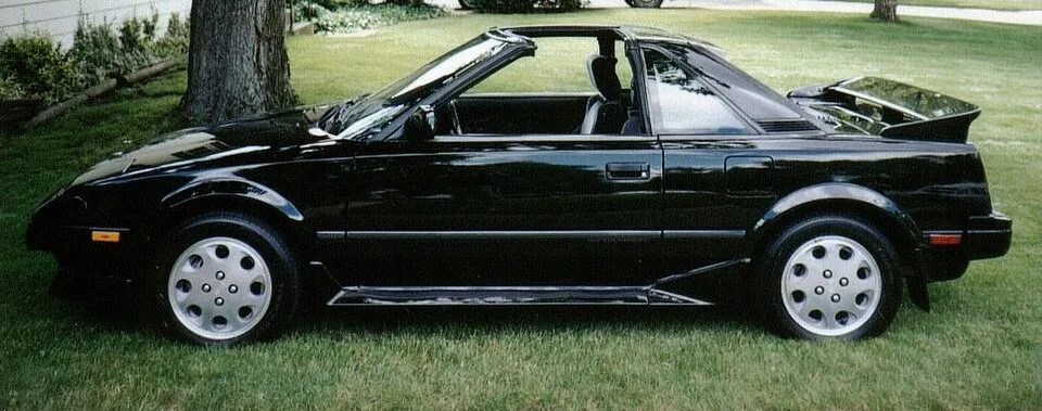 Toyota MR2, side