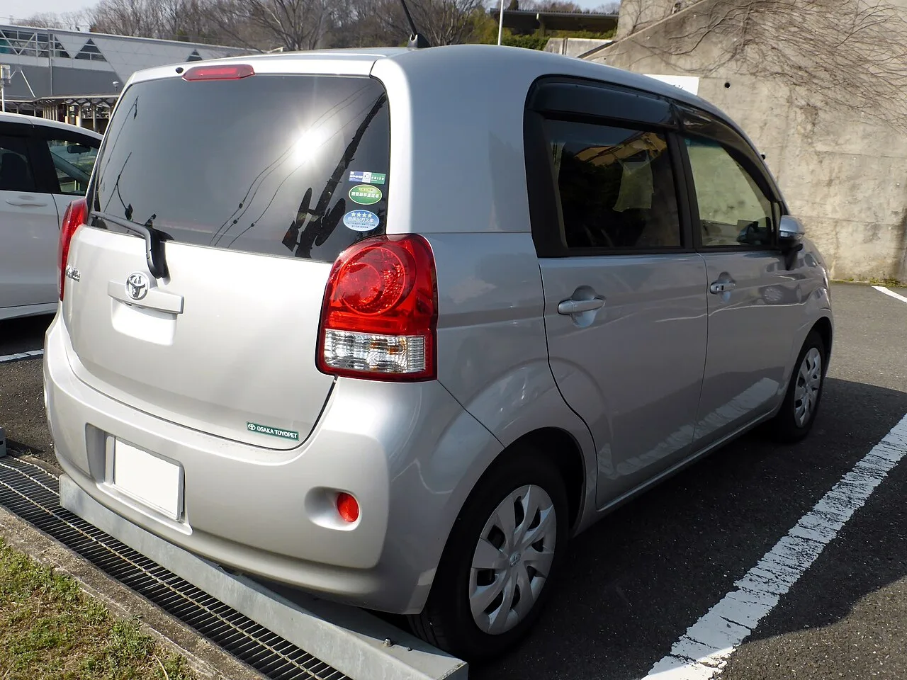 Toyota Porte / Spade XP140, rear