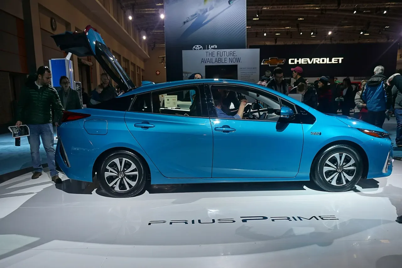 Toyota Prius Prime, side