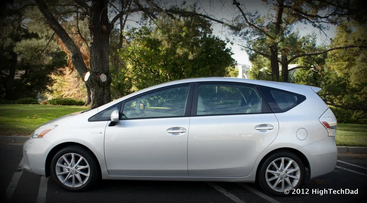 Toyota Prius v, side