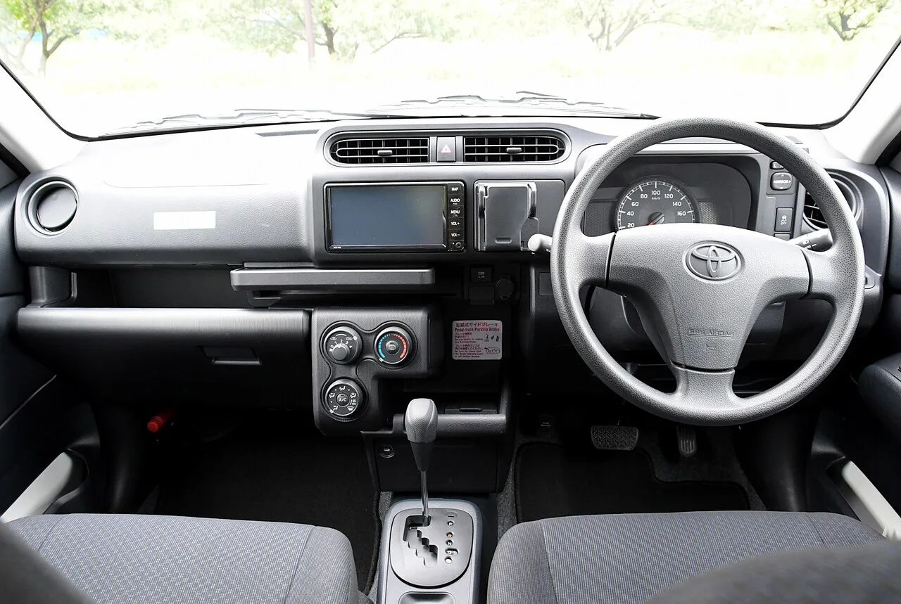 Toyota Probox XP160, interior