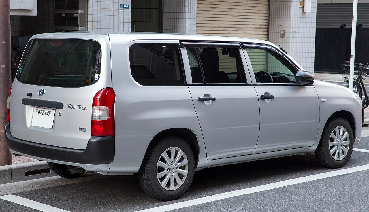Toyota Probox XP160, rear