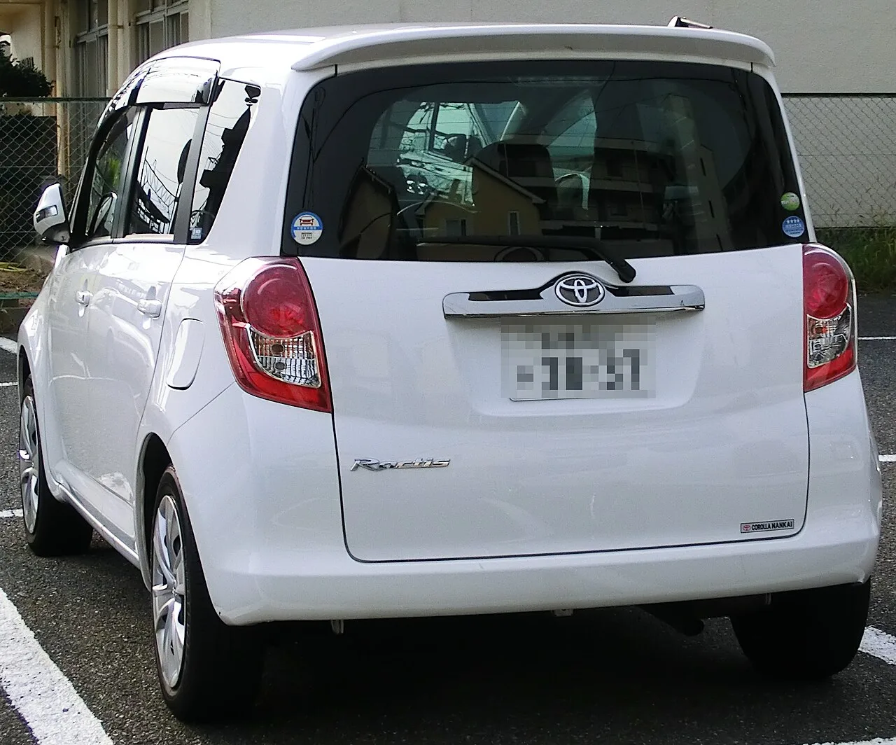 Toyota Ractis / Verso-S XP120, rear