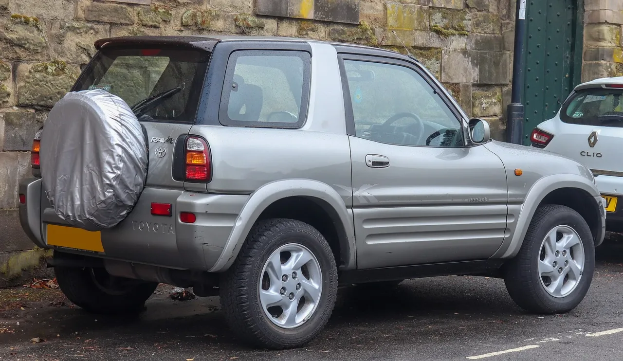 Toyota RAV4, rear