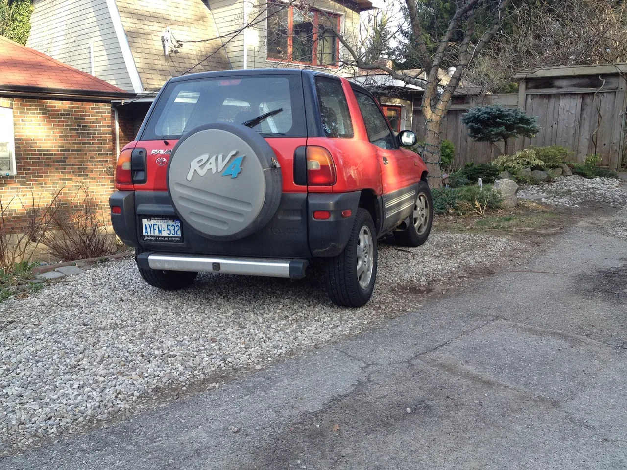 Toyota RAV4, side