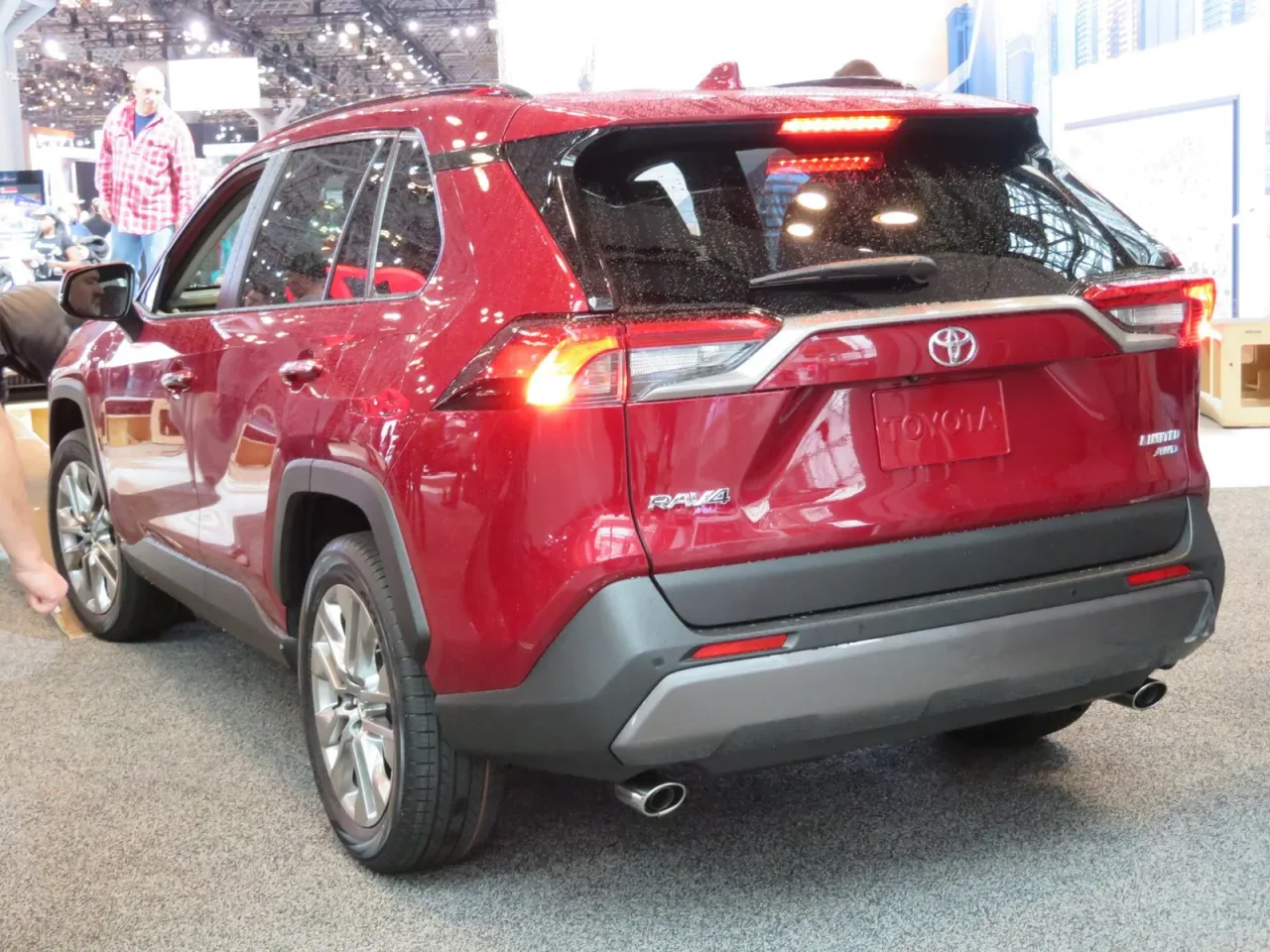 Toyota RAV4, rear