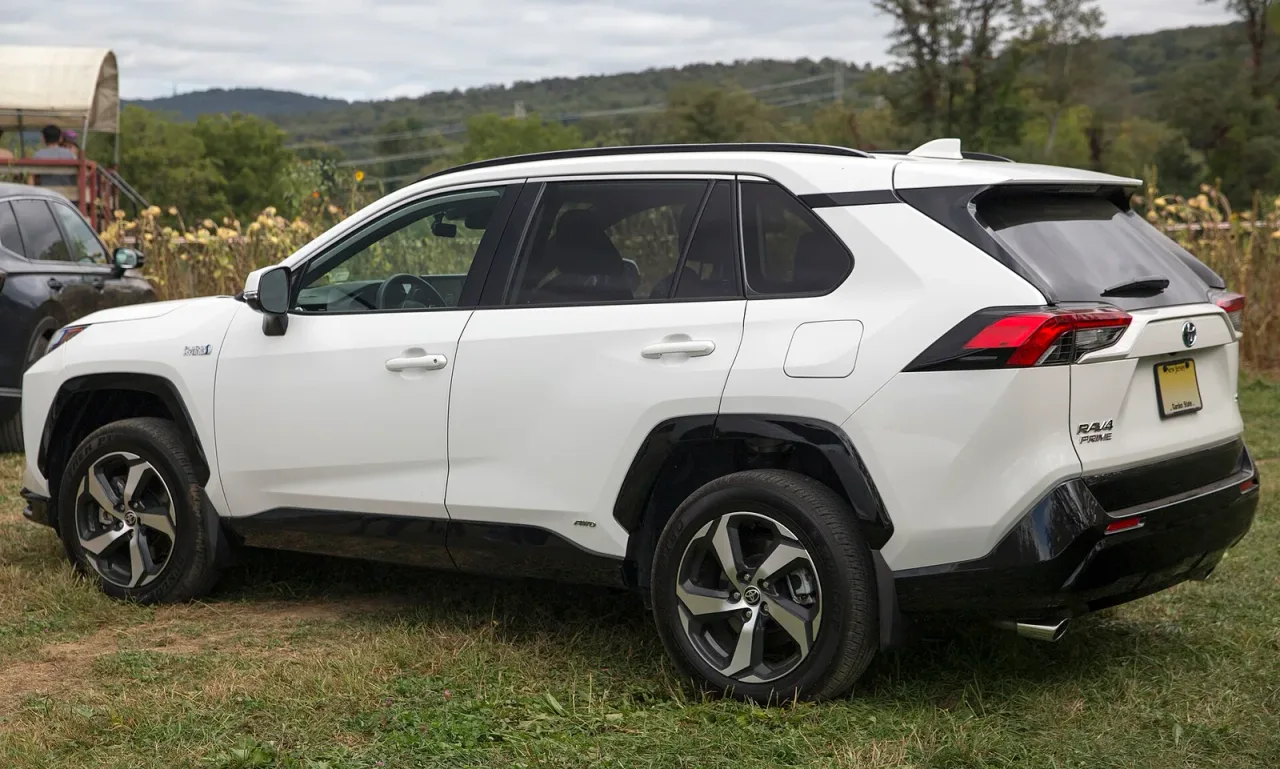 Toyota RAV4, side