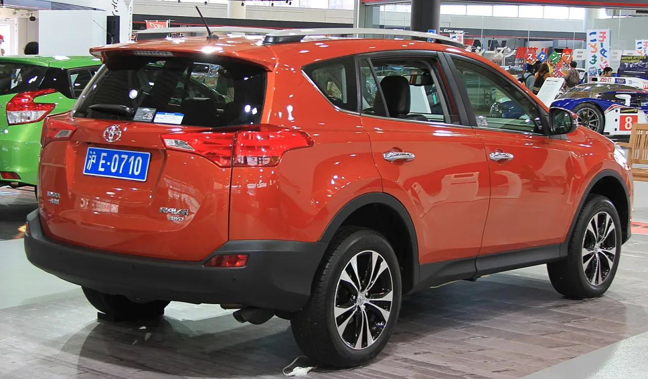 Toyota RAV4, rear
