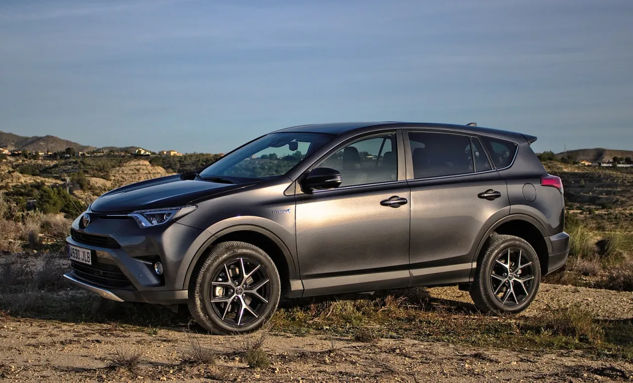 Toyota RAV4, side