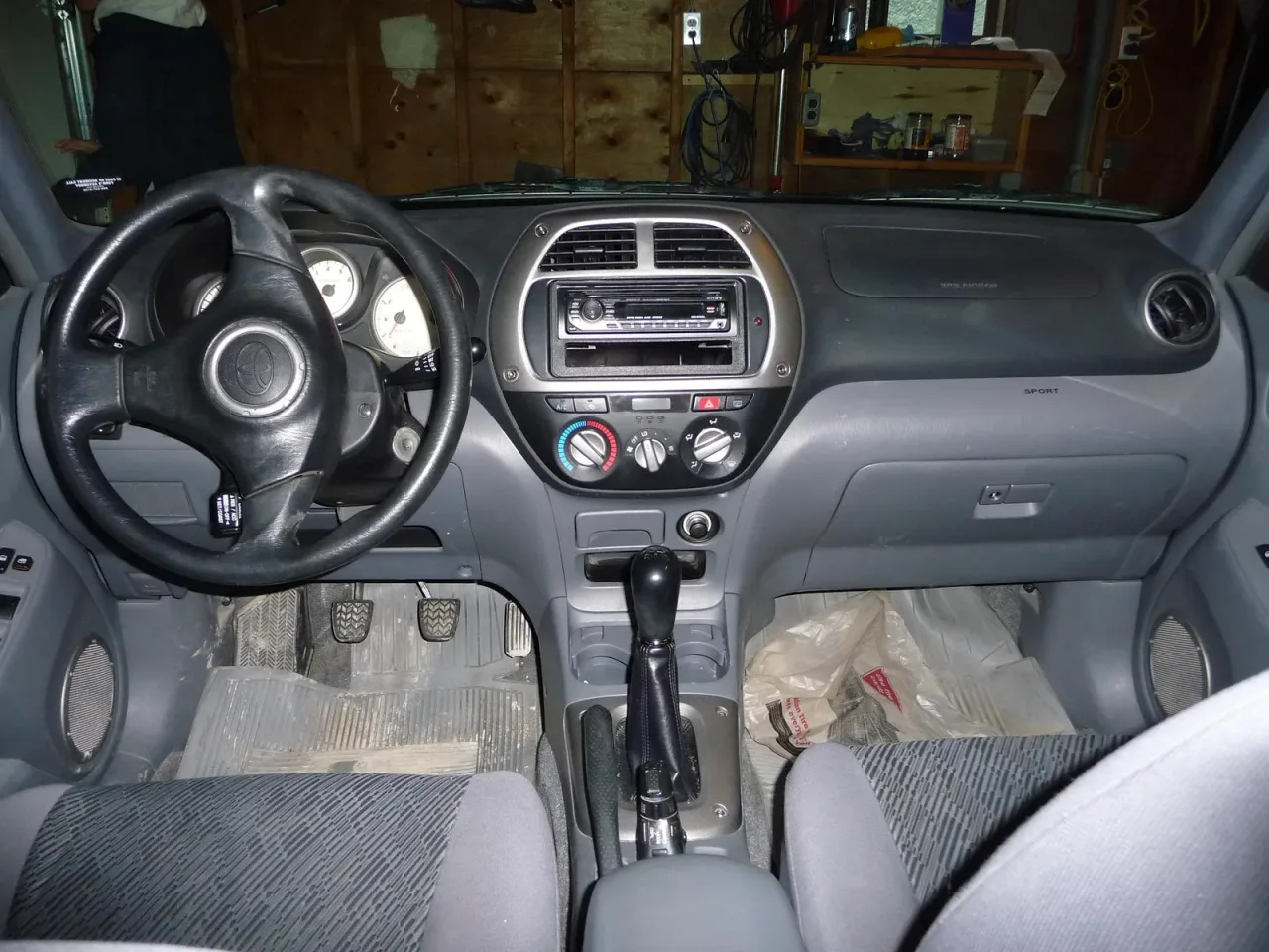 Toyota RAV4, interior