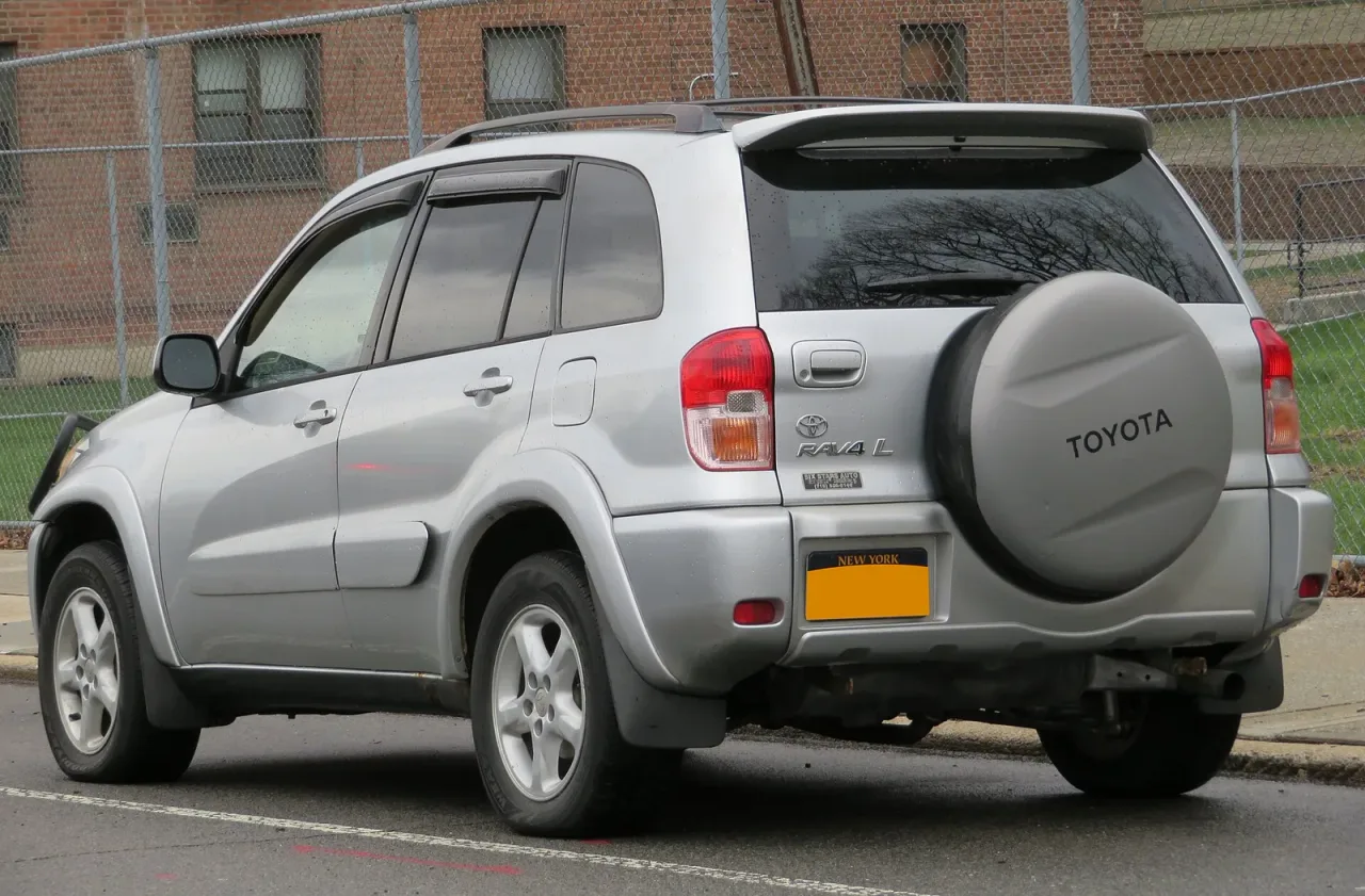 Toyota RAV4, rear