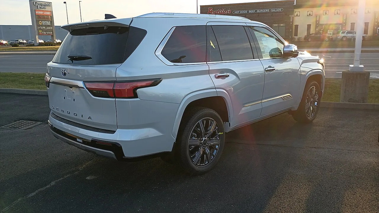 Toyota Sequoia, rear