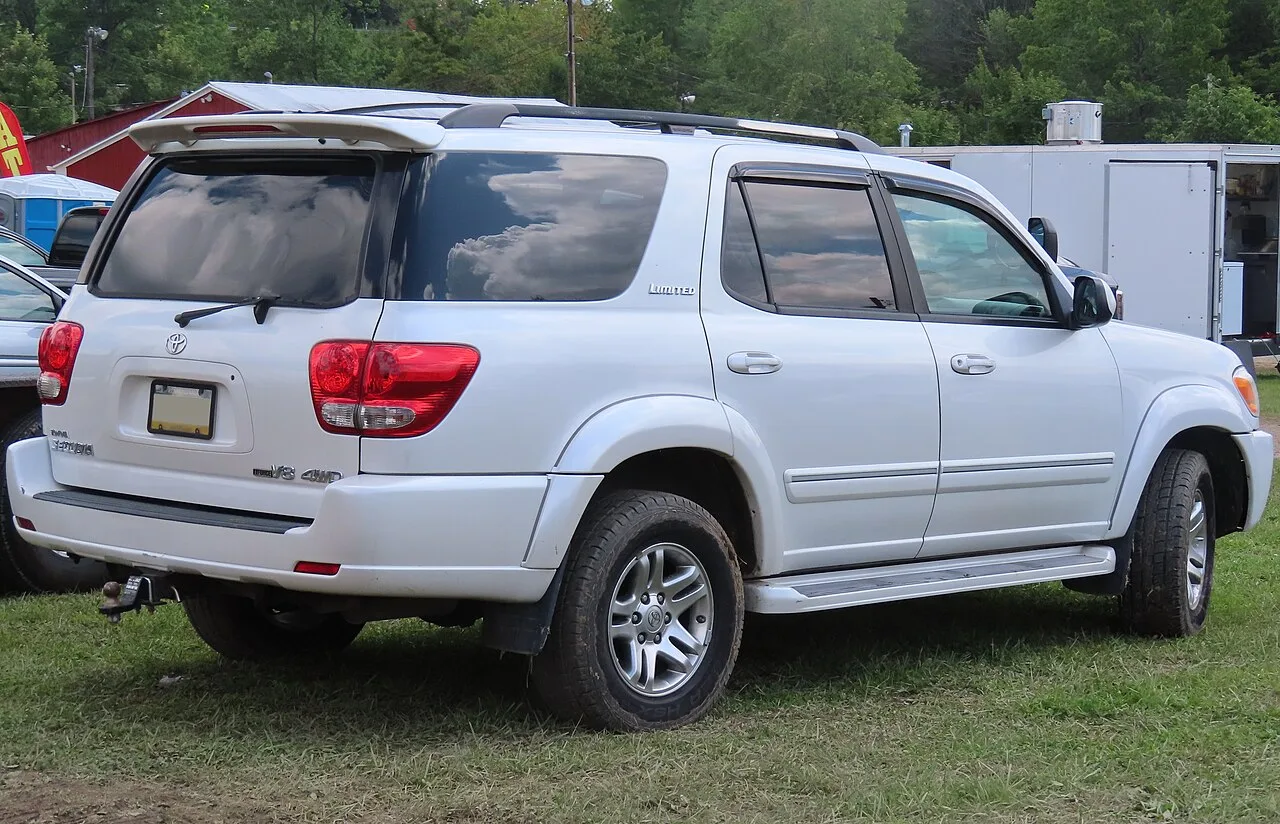 Toyota Sequoia, rear