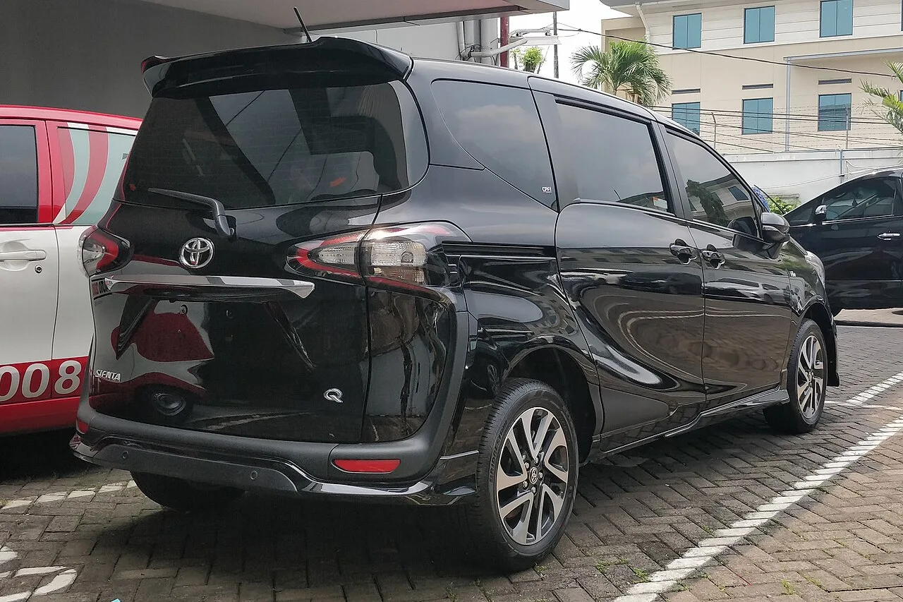 Toyota Sienta XP170, rear
