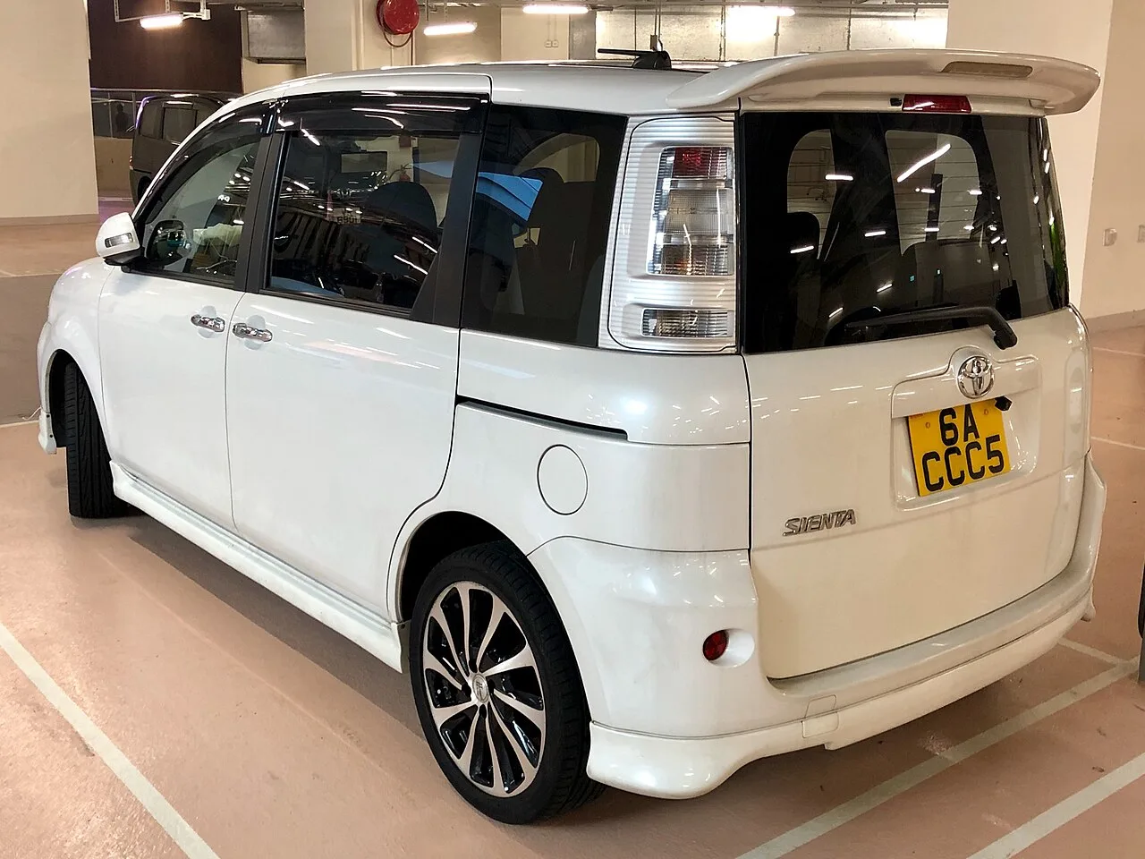 Toyota Sienta XP80, rear