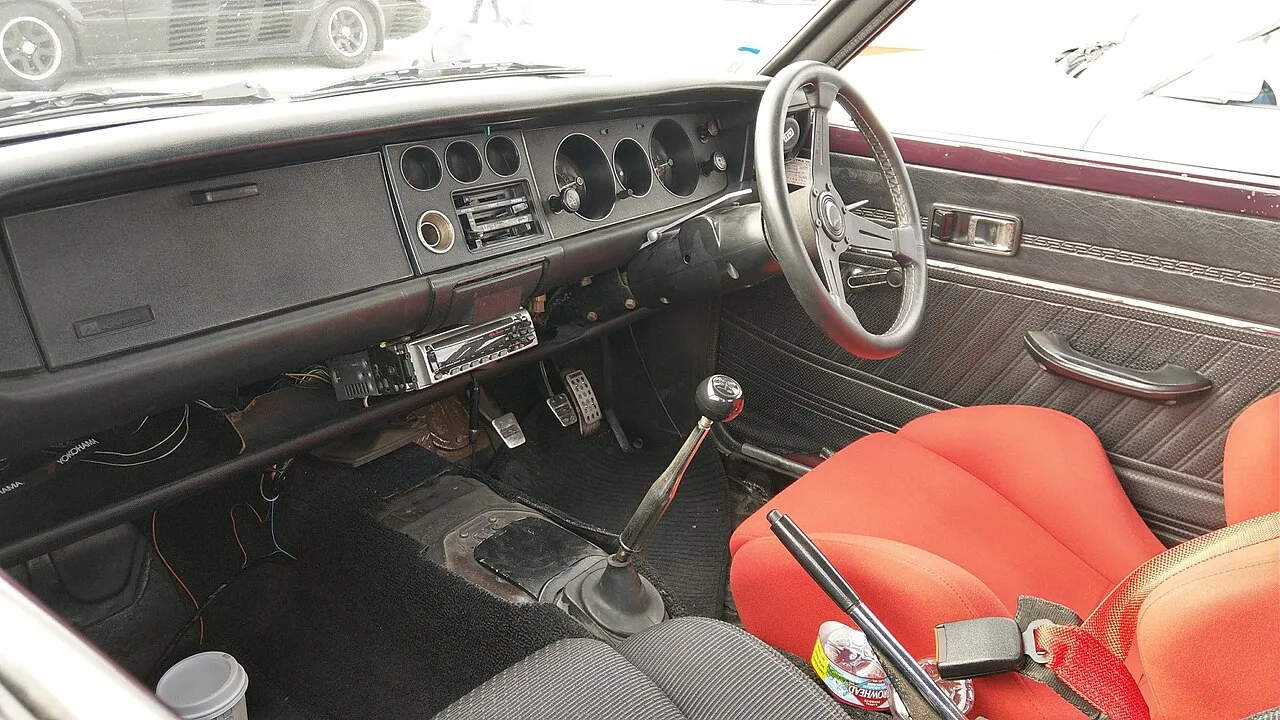 Toyota Sprinter Trueno, interior